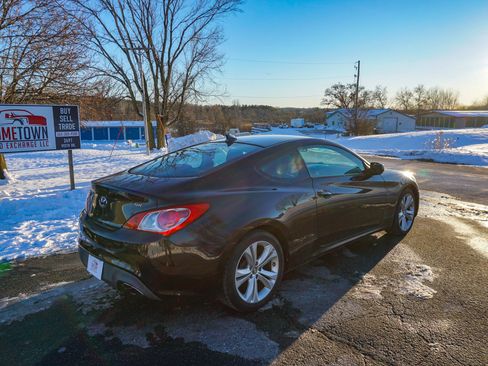 Used 2011 Hyundai Genesis 2.0T image 3