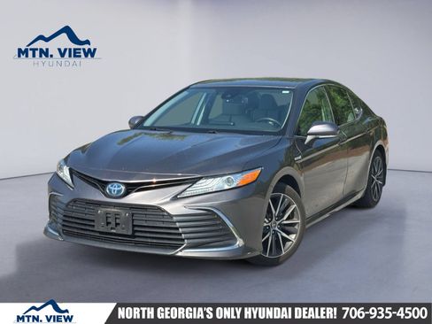 Used 2021 Toyota Camry XLE FWD image 1
