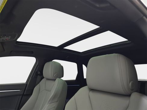 Certified 2024 Audi Q3 2.0T Premium Plus image 31