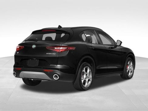 Used 2018 Alfa Romeo Stelvio AWD image 5