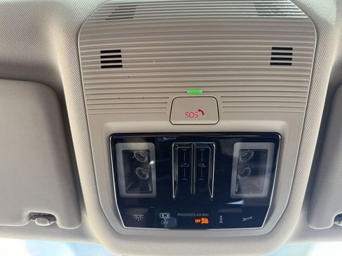 Used 2024 Volkswagen Atlas SE FWD image 21