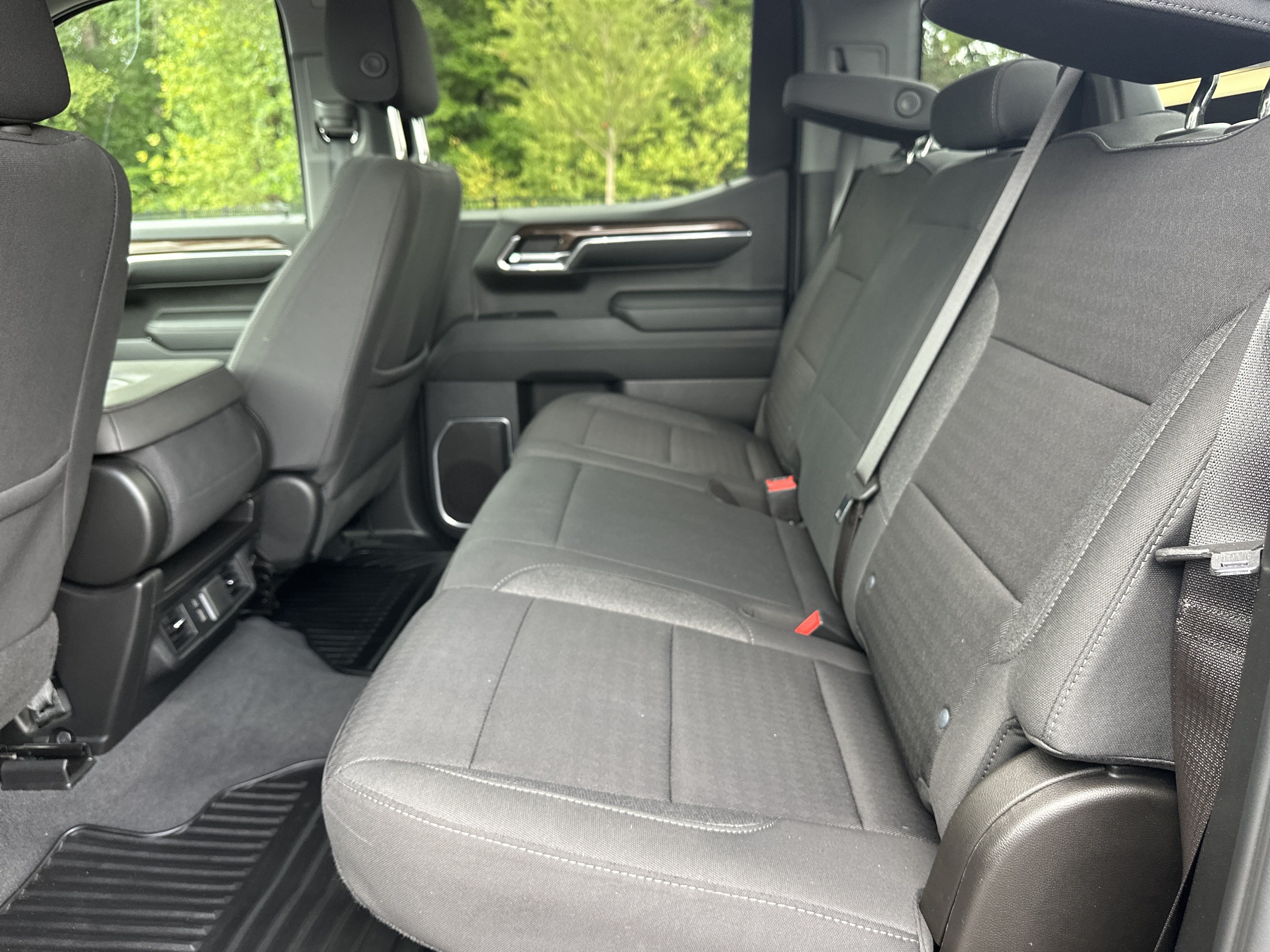 Used 2023 Chevrolet Silverado 1500 LT AWD/4WD image 21
