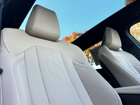 Used 2025 BMW X3 xDrive30i w/ Premium Package image 21