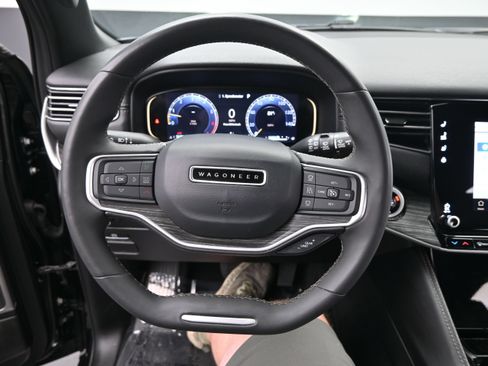 Used 2024 Jeep Wagoneer L Series II RWD image 19