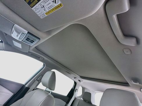 Used 2023 Nissan Rogue SL FWD image 25