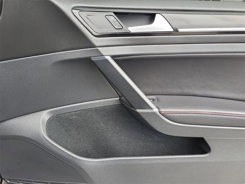 Used 2017 Volkswagen GTI S image 17