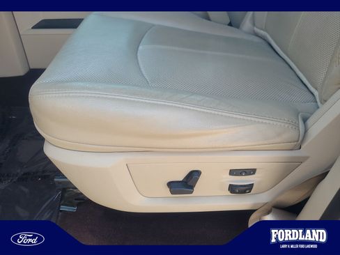 Used 2018 RAM 1500 Laramie w/ Convenience Group AWD/4WD image 14