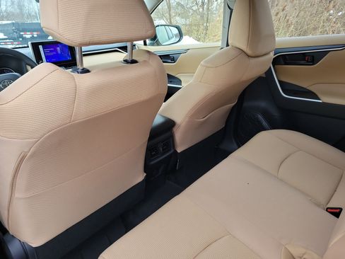 Used 2023 Toyota RAV4 LE image 12