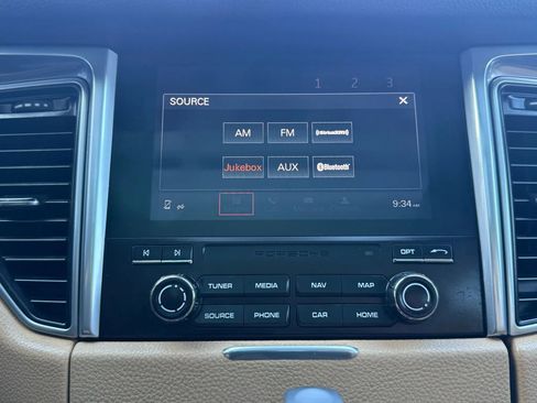 Used 2018 Porsche Macan Sport Edition image 41