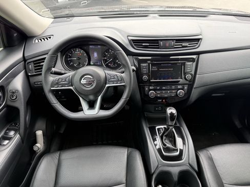 Used 2020 Nissan Rogue SV image 14