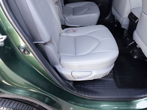 Used 2023 Toyota Highlander XLE AWD/4WD image 28