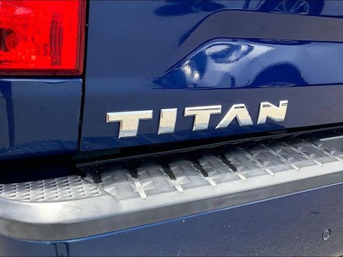 Used 2020 Nissan Titan SV w/ SV Convenience Package RWD image 8