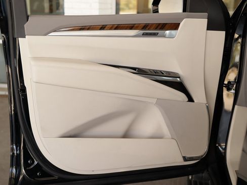 New 2025 Cadillac Escalade Premium Luxury Platinum image 32