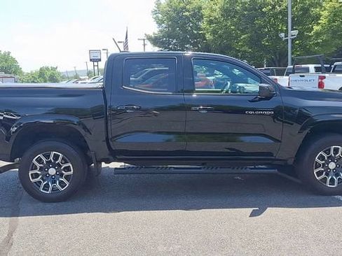 Used 2023 Chevrolet Colorado LT w/ LT Convenience Package III AWD/4WD image 9