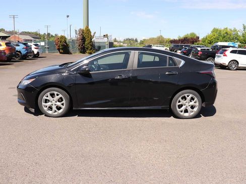 Used 2016 Chevrolet Volt Premier w/ Driver Confidence Package FWD image 8