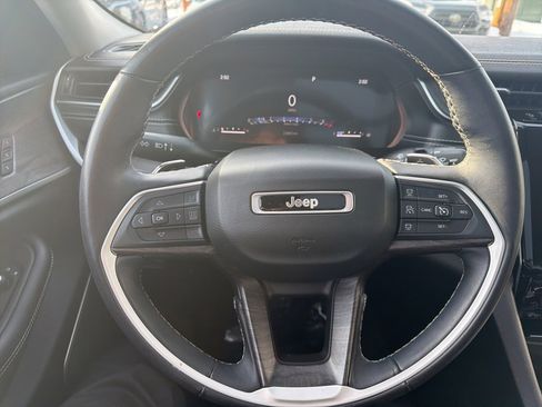 Certified 2022 Jeep Grand Cherokee Limited image 8