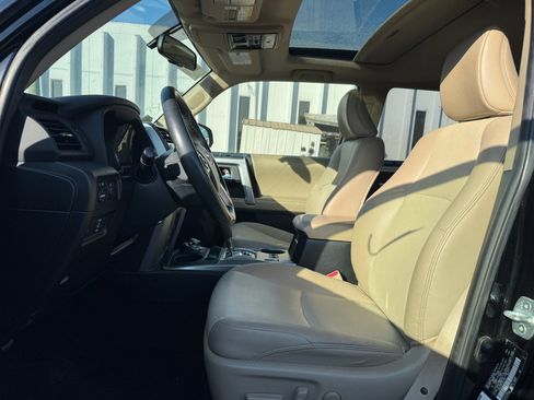 Used 2018 Toyota 4Runner SR5 Premium AWD/4WD image 5