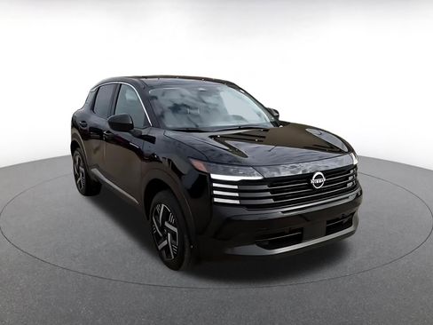 Used 2025 Nissan Kicks SV image 3