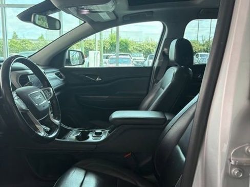 Used 2020 GMC Acadia SLT w/ Driver Alert Package II FWD image 6