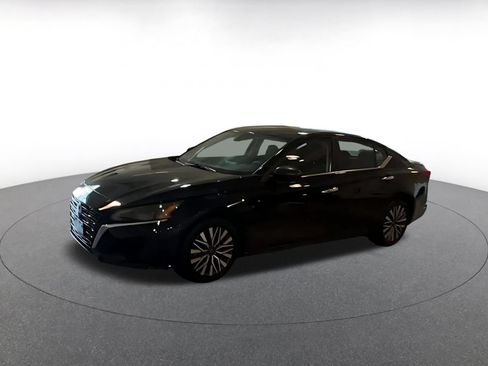 Used 2025 Nissan Altima 2.5 SV FWD image 5