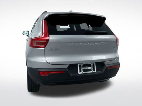 Used 2023 Volvo XC40 B5 Plus w/ Protection Package Premier image 23