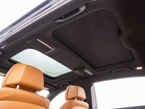 Certified 2022 BMW 750i xDrive w/ Executive Package image 17