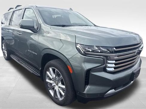 Used 2024 Chevrolet Suburban High Country w/ Advanced Technology Package AWD/4WD image 9