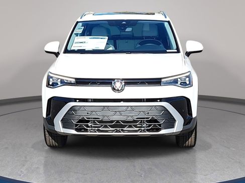 New 2026 Volkswagen Taos SE AWD/4WD image 2