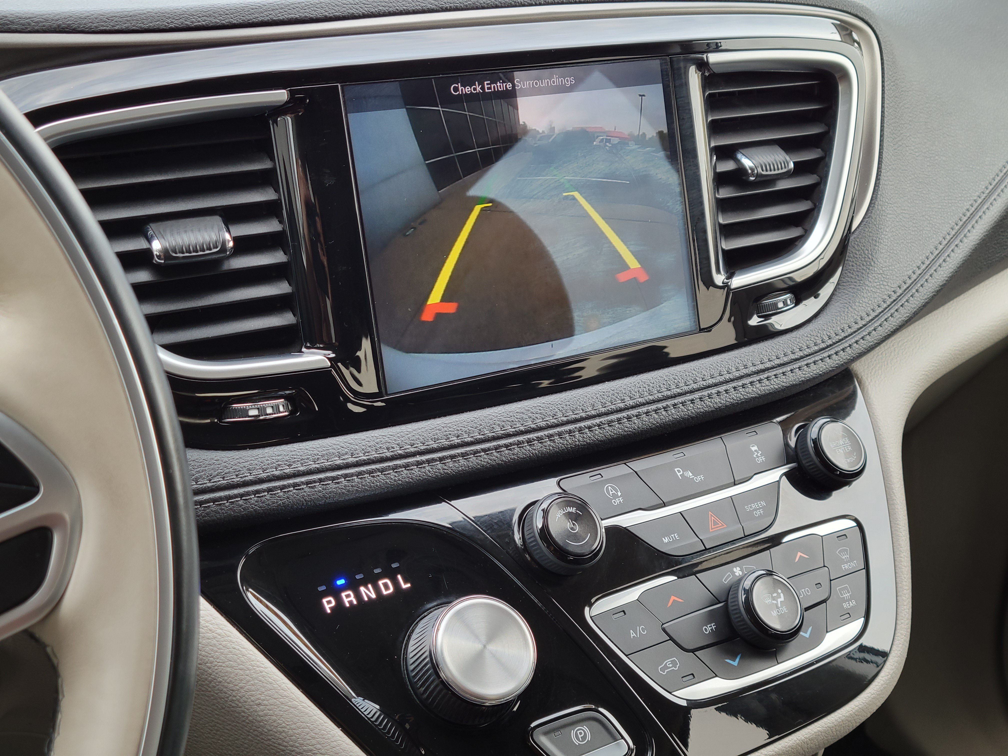 Used 2018 Chrysler Pacifica Limited FWD image 15