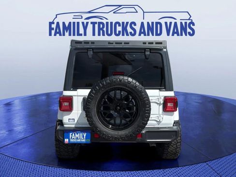 Used 2019 Jeep Wrangler Unlimited Sahara AWD/4WD image 4