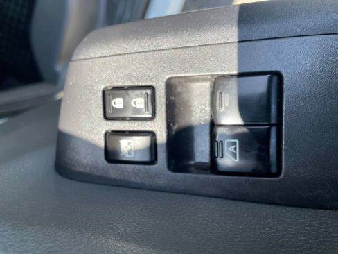 Used 2018 Nissan NV 2500 SV RWD image 17