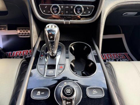 Used 2019 Bentley Bentayga image 24