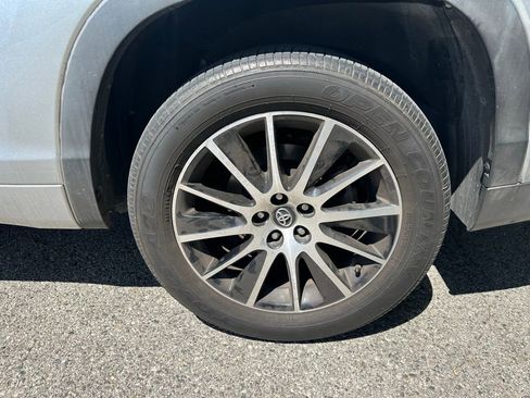 Used 2017 Toyota Highlander SE image 4