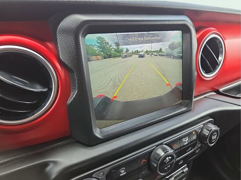 Used 2022 Jeep Gladiator Rubicon w/ LED Lighting Group AWD/4WD image 17