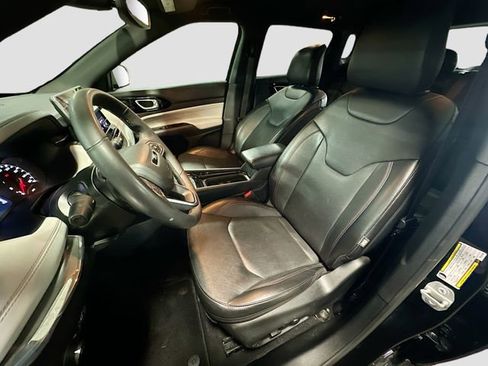 Used 2023 Jeep Compass Limited image 22