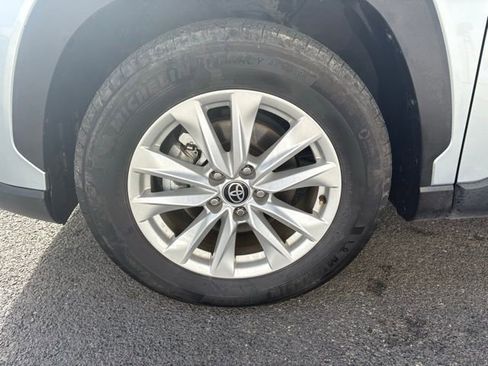 Used 2023 Toyota Corolla Cross LE image 6