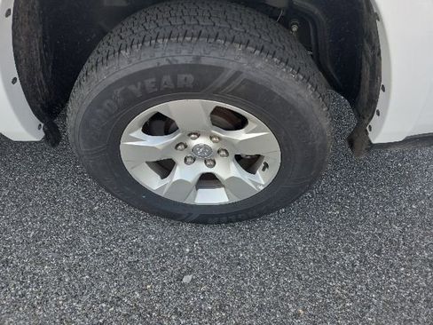 Used 2025 RAM 1500 Big Horn AWD/4WD image 13