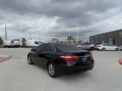 Used 2017 Toyota Camry LE image 4