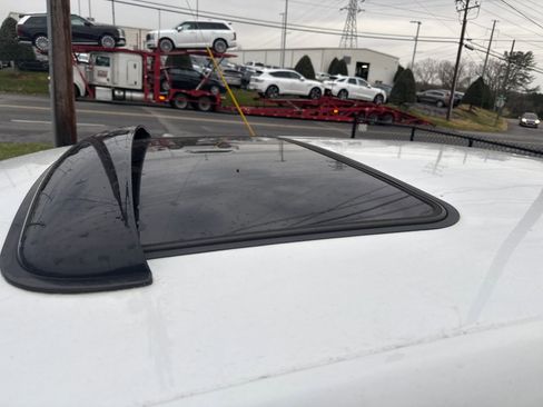 Used 2011 Chrysler 300 Limited w/ Luxury Group image 8