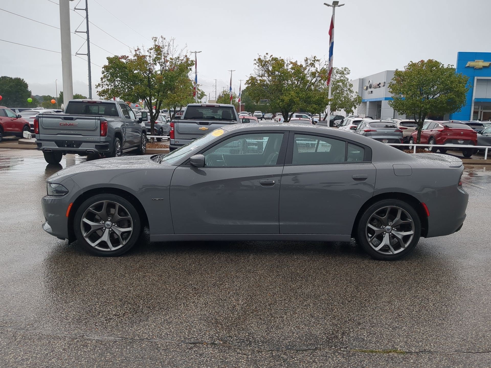 Used 2017 Dodge Charger R/T w/ Plus Group RWD image 5