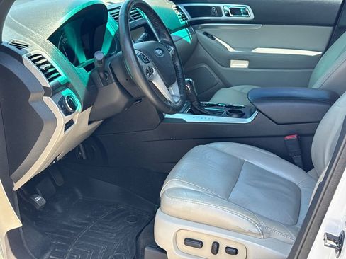 Used 2014 Ford Explorer XLT w/ Equipment Group 202A FWD image 9