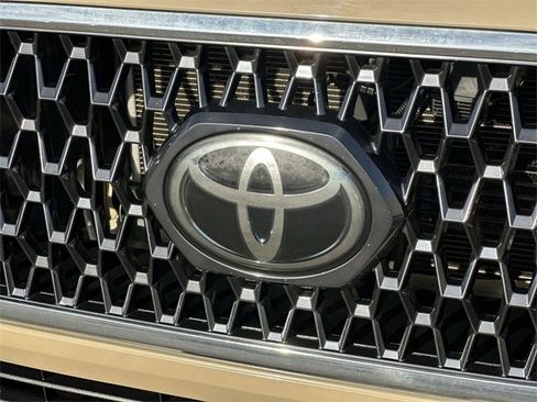 Used 2018 Toyota Tacoma TRD Off-Road image 28