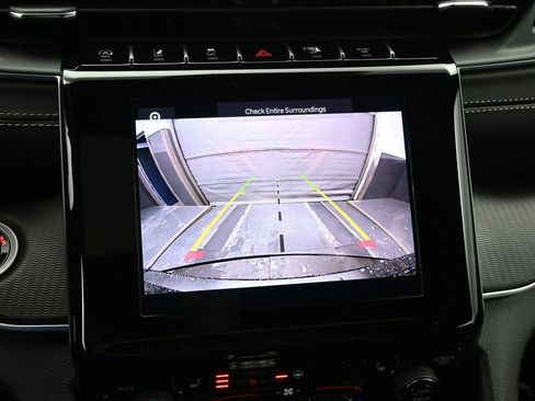 New 2025 Jeep Grand Cherokee Altitude image 13