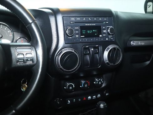 Used 2015 Jeep Wrangler Sport w/ Quick Order Package 24S AWD/4WD image 12