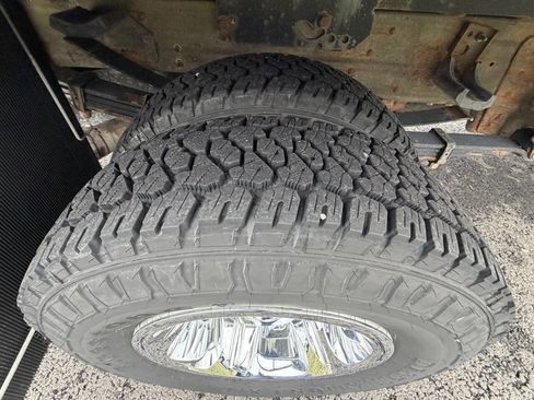 Used 2023 Chevrolet Silverado 3500 LT w/ Convenience Package image 19