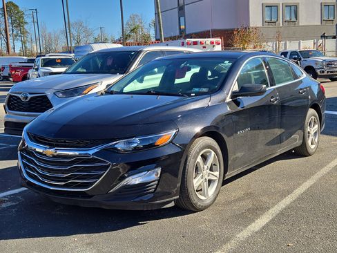 Used 2024 Chevrolet Malibu LS image 1