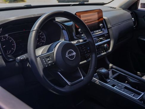Used 2025 Nissan Pathfinder SV w/ SV Premium Package FWD image 14