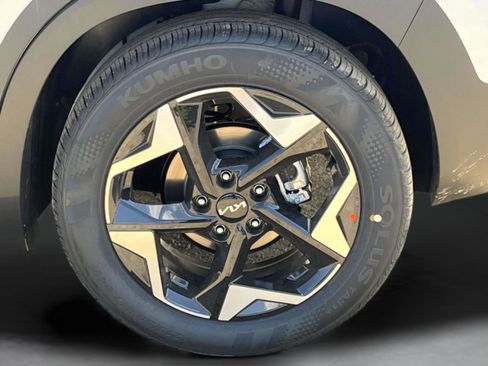 New 2026 Kia Seltos S FWD image 32