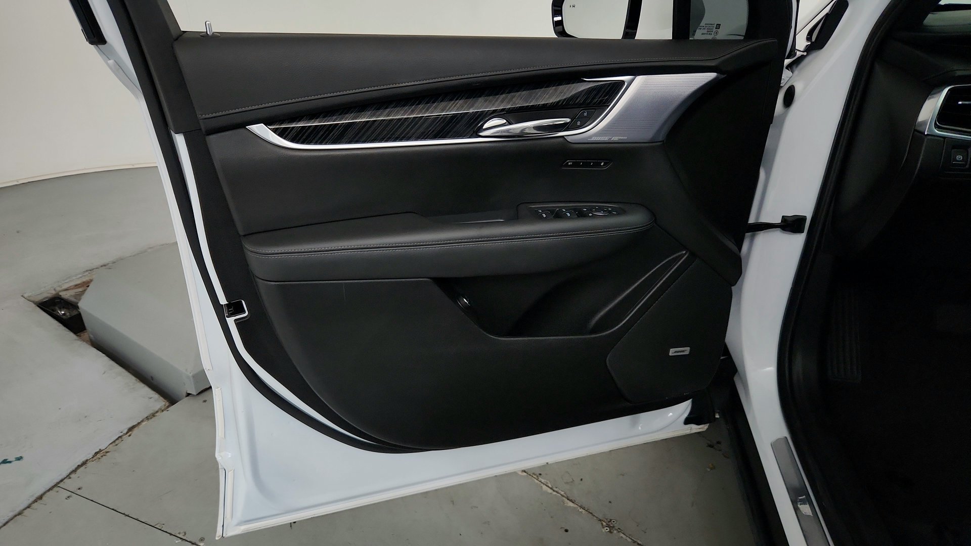 Used 2024 Cadillac XT6 Premium Luxury w/ LPO, Floor Liner Package FWD image 16