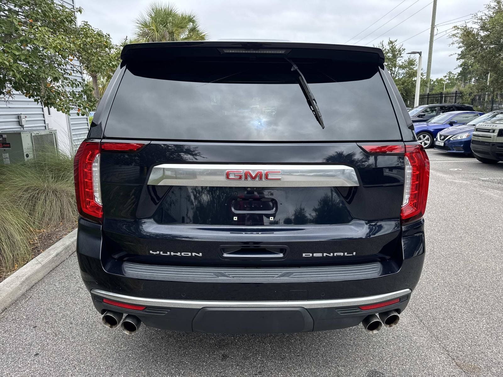 Used 2021 GMC Yukon Denali w/ Denali Premium Package AWD/4WD image 7